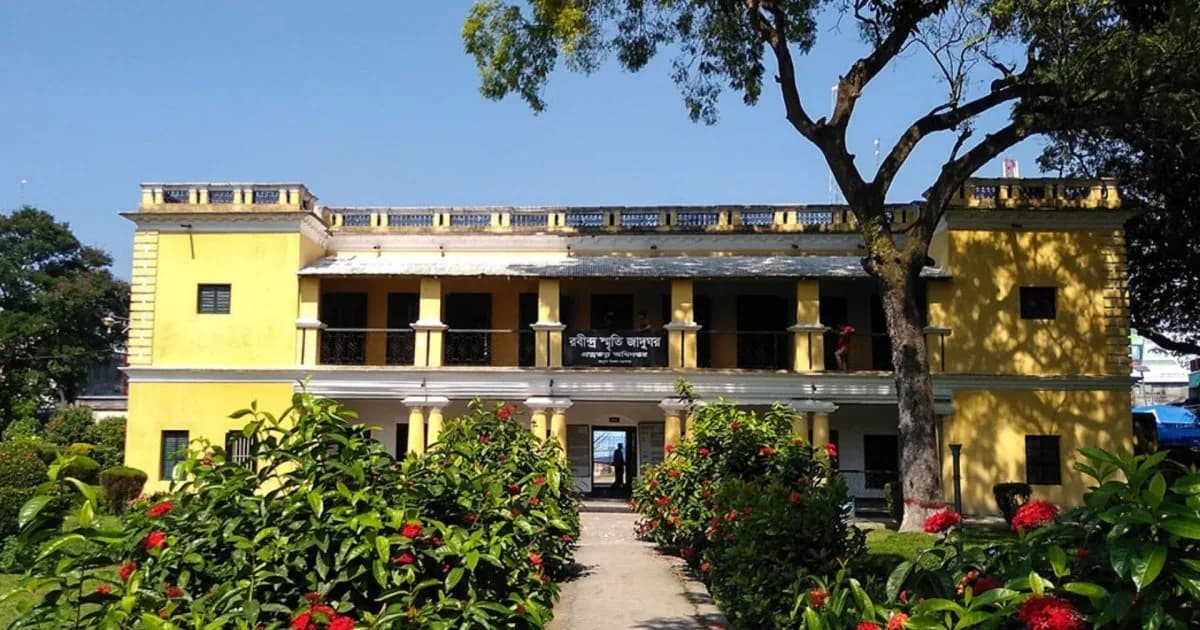 রবীন্দ্রস্মৃতির টানে ঘুরে আসুন শাহজাদপুরের কাচারিবাড়ি