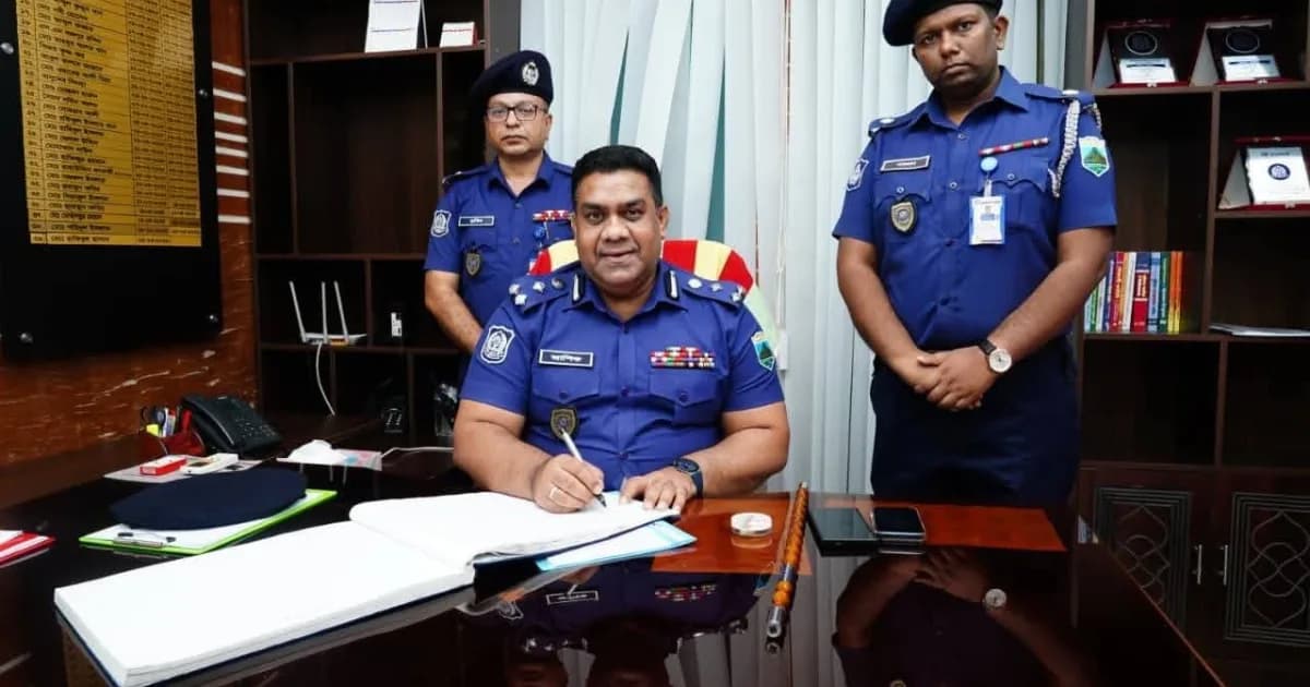 ডিআইজির সিরাজগঞ্জ সফর: কমিউনিটি পুলিশিং সভা ও সদর থানা পরিদর্শন