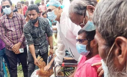 তিন শতাধিক কর্মহীন, অসহায় ও প্রতিবন্ধী পরিবারের মুখে ফুটলো হাসি