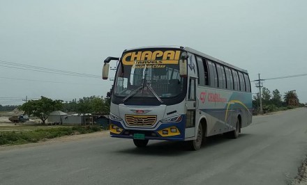 নিষেধাজ্ঞা সত্ত্বেও সিরাজগঞ্জে মহাসড়কে চলছে দূরপাল্লার বাস