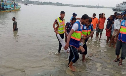 শিবচরে বাল্কহেড ও স্পিডবোট সংঘর্ষ, ২৫ জনের মরদেহ উদ্ধার