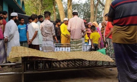 শাহজাদপুরে ট্রাক-সিএনজি মুখোমুখি সংঘর্ষে নিহত ৩