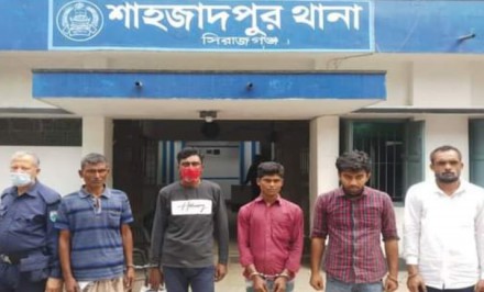 শাহজাদপুরে ৫ বছরের সাজাপাপ্ত আসামি ও তিন মাদক ব্যবসায়ী গ্রেফতার