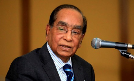 উল্লাপাড়ায় এইচ টি ইমামের প্রথম জানাজা অনুষ্ঠিত