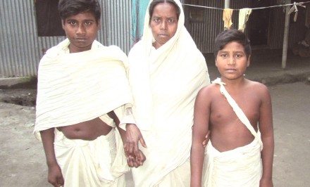শাহজাদপুরে সড়ক দুর্ঘটনায় স্বামী হারানো স্ত্রী প্রতিবন্ধী ২ ছেলে নিয়ে বিপাকে
