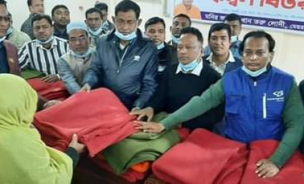 শাহজাদপুরে ৫'শতাধিক দুস্থকে শীতবস্ত্র দিলেন নবনির্বাচিত পৌর মেয়র তরু লোদী