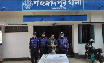 শাহজাদপুরে লুট হওয়া স্বর্নালংকার ও নগদ টাকাসহ ২ ডাকাত গ্রেফতার