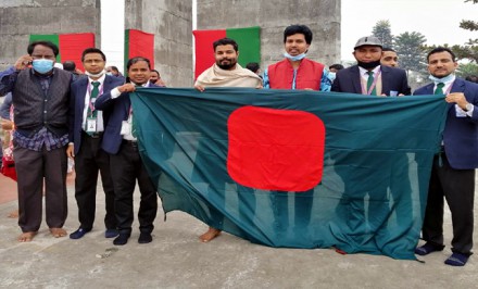 জাতীয় পতাকা বিকৃতি, ভিসি কলিমউল্লাহসহ ৯ শিক্ষক অভিযুক্ত