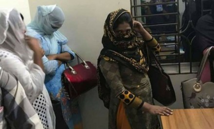 বগুড়া ও শিবগঞ্জের ৩ আবাসিক হোটেল থেকে ২২ নারী পুরুষ আটক