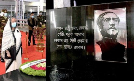 জাতির জনকের প্রতিকৃতিতে প্রধানমন্ত্রীর শ্রদ্ধা