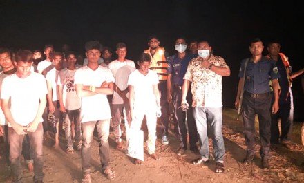 ৯৯৯-এ কল দিয়ে যমুনার চর থেকে উদ্ধার পেল অর্ধশত শিক্ষার্থী