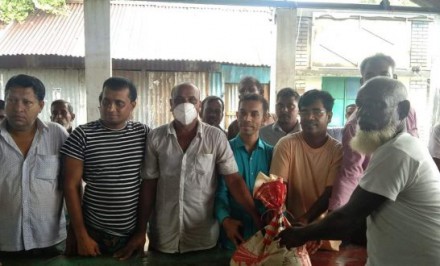 বন্যার্তদের পাশে দাড়ালেন ডিইউজে’র সাংগঠনিক সম্পাদক জিহাদুর রহমান জিহাদ