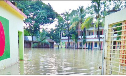 বন্যায় সতর্ক প্রশাসন