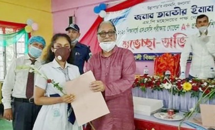 উল্লাপাড়ায় গোল্ডেন জিপিএ ৫ প্রাপ্ত শিক্ষার্থীদের আনুষ্ঠানিক ভাবে সংবর্ধনা