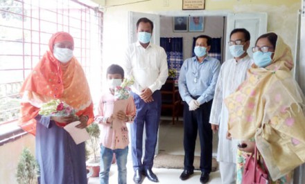 কামারখন্দে করোনা থেকে সুস্থ হয়েছেন মা-ছেলে