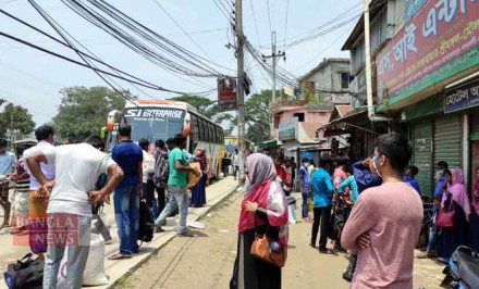 সিরাজগঞ্জে ৮০ শতাংশ বেশি ভাড়া নিয়ে ছাড়ছে দূরপাল্লার বাস