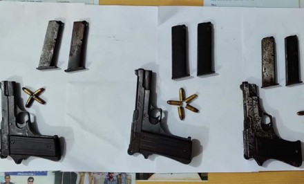 সলঙ্গায়  ৩টি পিস্তলসহ যুবক আটক