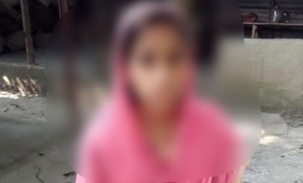 শাহজাদপুরে বিয়ের দাবিতে গর্ভবতী প্রেমিকার অনশন
