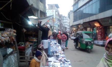 শাহজাদপুর কাপড়ের হাটে বিষ্ময়কর চুরির হার ও তাঁতীদের হাঁ-হুঁতাশ বাড়ছে!