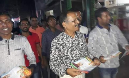 শাহজাদপুর কাপড়ের হাটে নৌকায় ভোট চেয়ে এসএ হামিদ লাবলুর গণসংযোগ