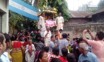 শাহজাদপুরে পুলিশী নজরদারীর মধ্য দিয়ে সুষ্ঠুভাবে রথযাত্রা অনুষ্ঠিত