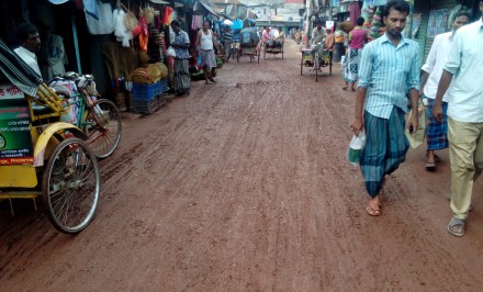 শাহজাদপুরে দ্বারিয়াপুর -বিসিক সড়ক চলাচলের অযোগ্য; জনভোগান্তী চরমে