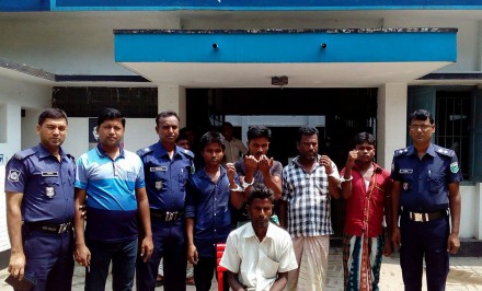 অপহরণের ২৪ ঘন্টার মধ্যে পুলিশের তৎপরতায় ৪ চাঁদাবাজ গ্রেফতার; ব্যাবসায়ী উদ্ধার