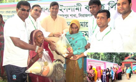 শাহজাদপুরে সোস্যাল ইসলামী ব্যাংক লিমিটেডের উদ্যোগে ত্রাণ বিতরণ
