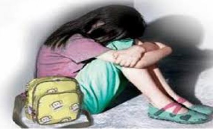 লম্পট শিক্ষকের লালসায় ৯ম শ্রেণীর ছাত্রী ৯ মাসের অন্তসত্বাঃ লম্পট শিক্ষক পলাতক
