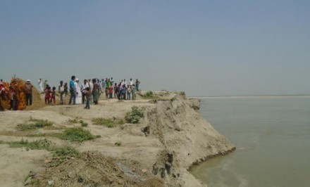 ৩ দিনে যমুনার কড়াল গ্রাসে দেড় শতাধিক ঘরবাড়ি : জনমনে আতংক