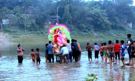 শাহজাদপুরে ধর্মীয় ভাবগাম্ভীর্য ও উৎসবমূখর পরিবেশে বাসন্তী পূজা সমাপ্ত