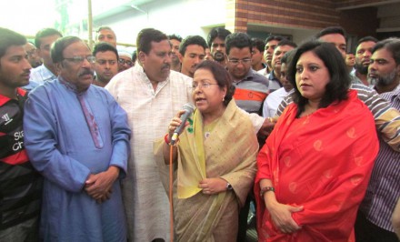 শাহজাদপুরে কেন্দ্রিয় আ’লীগের কার্যনির্বাহী কমিটির সদস্য মেরিনা জাহান কবিতাকে সংবর্ধনা