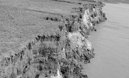 হুমকির মুখে আরও শতাধিক ঘরবাড়ি, ছিন্নমূল্যের সংখ্যা বাড়ছেঃ শাহজাদপুরের শতাধিক বাড়িঘর যমুনাগর্ভে বিলিন