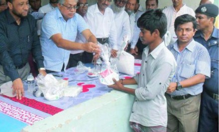 কাজিপুরে চরাঞ্চলে গো খাদ্য ঔষধ ঘাসের কাটিং ও টিকাদান কর্মসূচী পালিত