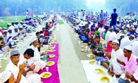 এনায়েতপুরে ইফতারে শরিক সহস্রাধিক রোজাদার