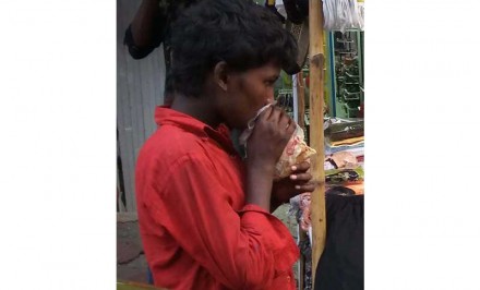 শাহজাদপুর “ড্যান্ডি” নেশায় আসক্ত হচ্ছে স্কুল শিক্ষার্থী ও পথশিশুরা