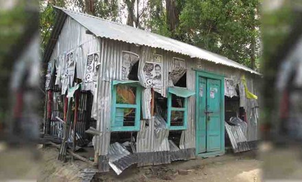 শাহজাদপুরে পৃথক দুটি সংঘর্ষের ঘটনায় ১৭ জন আহতঃ ৫০ বাড়ি ভাংচুর, ৫ রাউন্ড রাবার বুলেট নিক্ষেপ