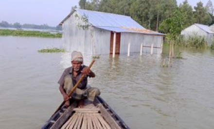 শাহাজদপুরে আবারও বন্যা- ডুবে গেছে দুই শতাধিক ঘরবাড়ি