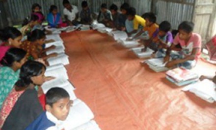 যমুনা চর অঞ্চলের বঞ্চিত হতদরিদ্র শিশুরা শিখন স্কুলের শিক্ষার আলোয় আলোকিত হয়ে উঠছে