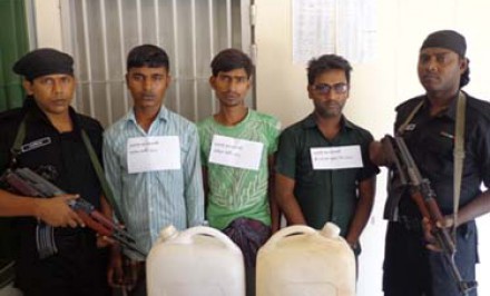 উল্লাপাড়ায় ৫’শ ২০ লিটার চোলাই মদসহ ৩ যুবক আটক