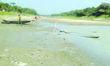 ভরা বর্ষায় চলনবিলে পানি নেই
