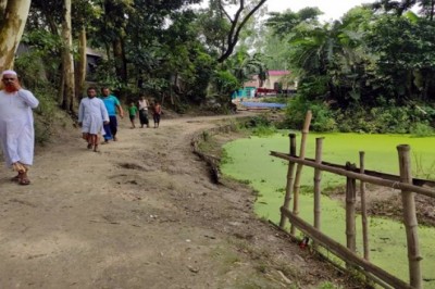 শাহজাদপুরে ২‘শ মিটার সড়কে অভাবে হাজার মানুষের দুর্ভোগ!