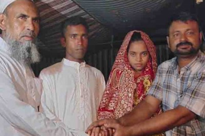 তাড়াশে অটোচালকের ‘মানবিক বিয়ে’
