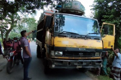 সলঙ্গায় মায়ের কোল থেকে পড়ে ট্রাকচাপায় শিশু নিহত