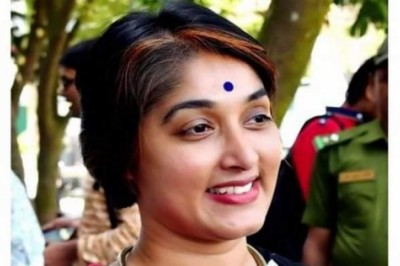 ১৪ শিক্ষার্থীর চুল কেটে দেওয়া রবীন্দ্র বিশ্ববিদ্যালয়ের শিক্ষক ফারহানা সাময়িক বহিস্কার