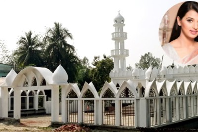 দৃষ্টিনন্দন মসজিদ নির্মাণ করছেন চিত্রনায়িকা বর্ষা