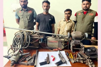 বেলকুচিতে দুই অস্ত্র ব্যবসায়ী আটক