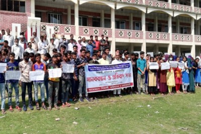 প্রধান শিক্ষকের অপসারণের দাবিতে শিক্ষার্থীদের মানববন্ধন