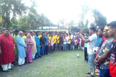 শাহজাদপুরে ডাক্তার মোহাম্মদ আলী স্মৃতি ফুটবল টুর্ণামেন্ট শুরু