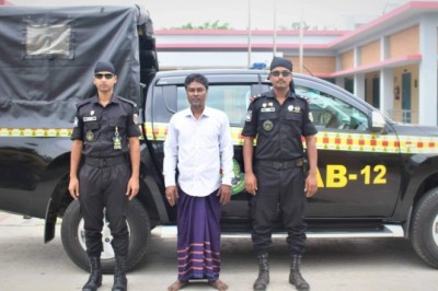 সিরাজগঞ্জে ২'শ ৮৫ পিছ ইয়াবা ও ২ কেজি ৯'শ৫০ গ্রাম গাঁজাসহ আটক ২